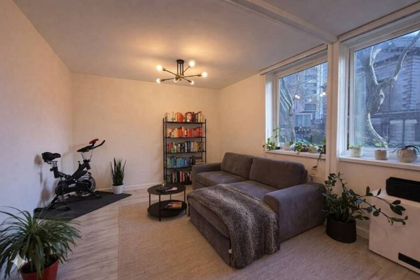 Compton - Spacious & Central 2BR By West End Theatres for 5